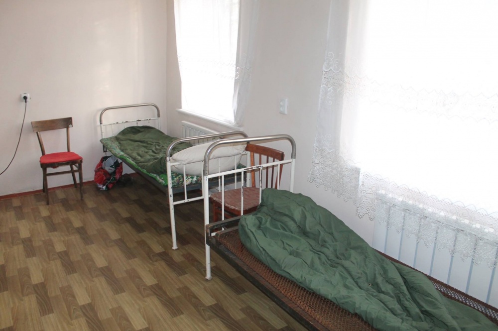 В Токмаке бездомных приютят в бывшем здании Службы спасения