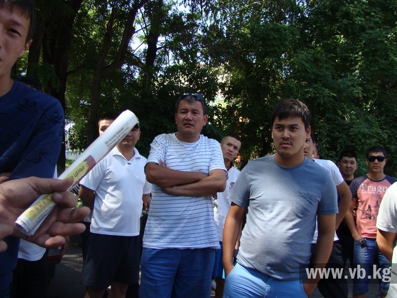 Водители "Намба такси" бастуют и требуют выпустить из СИЗО их коллегу