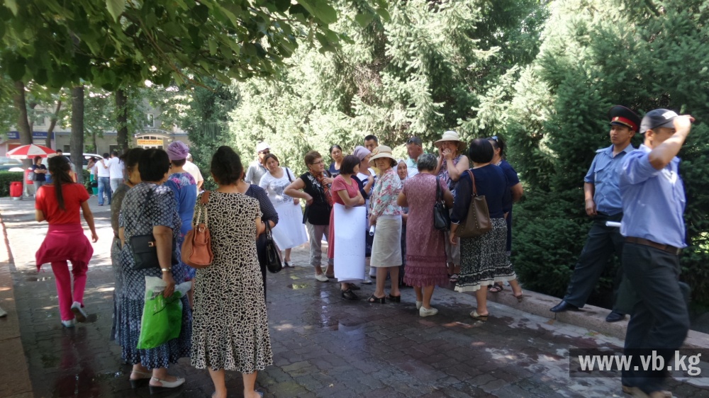 Митингующие требуют от депутатов одобрить трансформацию земель