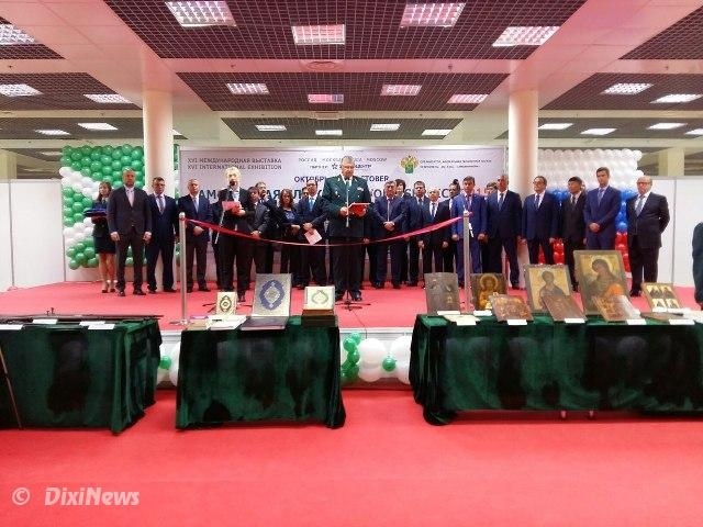 Кыргызские таможенники участвуют в международной выставке в Москве