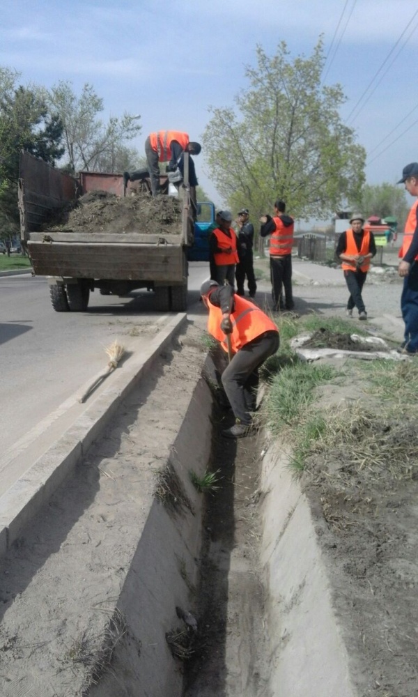 Мэрия: Сотрудники "Тазалыка" проводят уборку города согласно графику