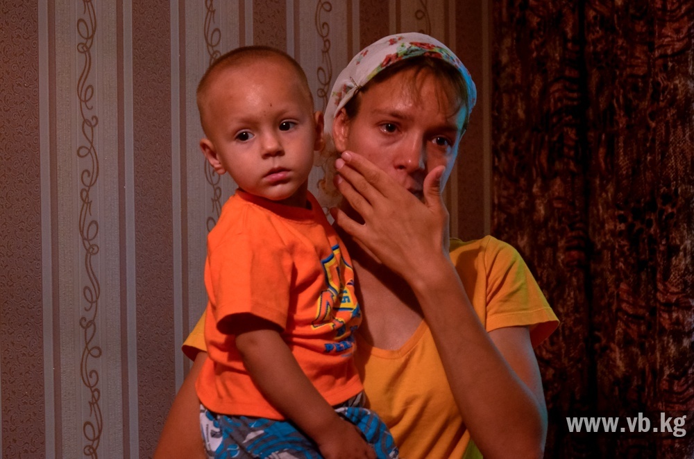 Помочь для мать одиночках в Бишкеке. Мать одиночка многодетная семья