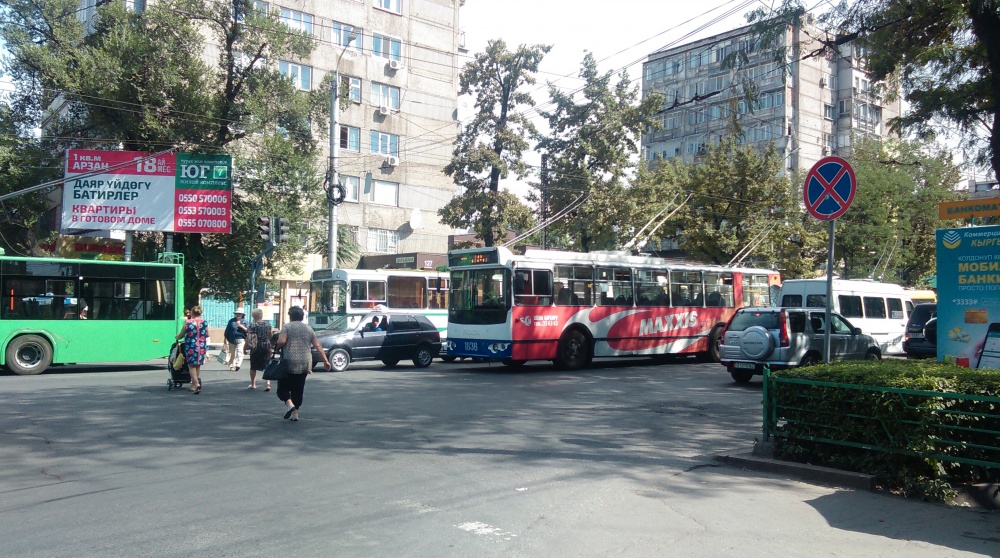 Движение в центре  Бишкека после обрыва троллейбусной линии восстановлено