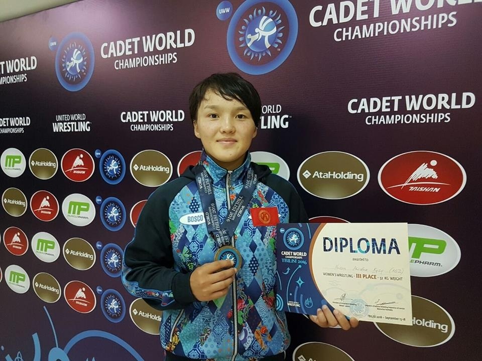 Айпери Медет кызы завоевала серебро юношеского чемпионата мира по борьбе