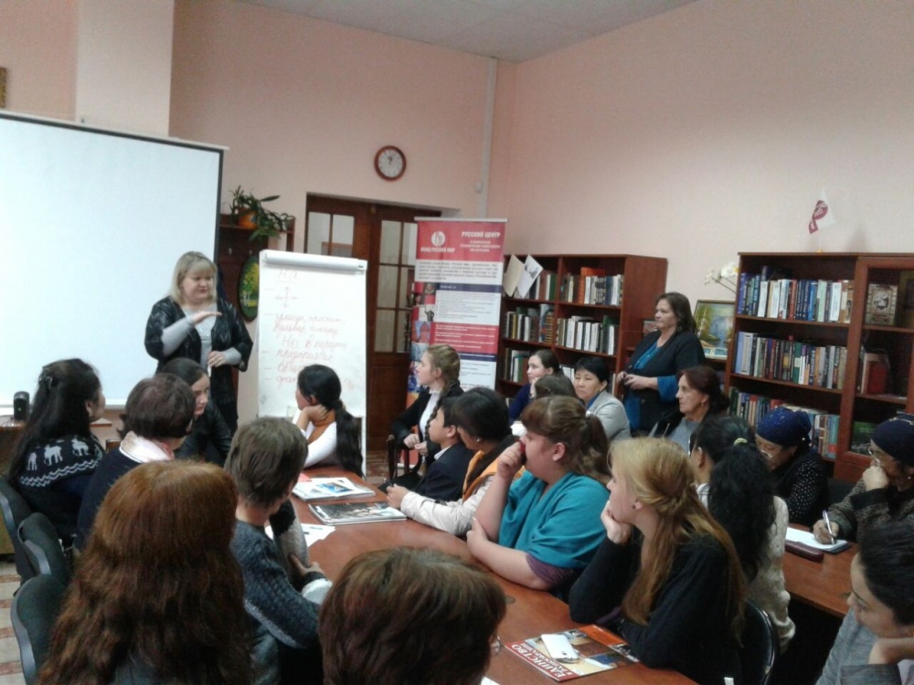 Преподаватели РУДН провели в Канте занятие для учителей русского языка