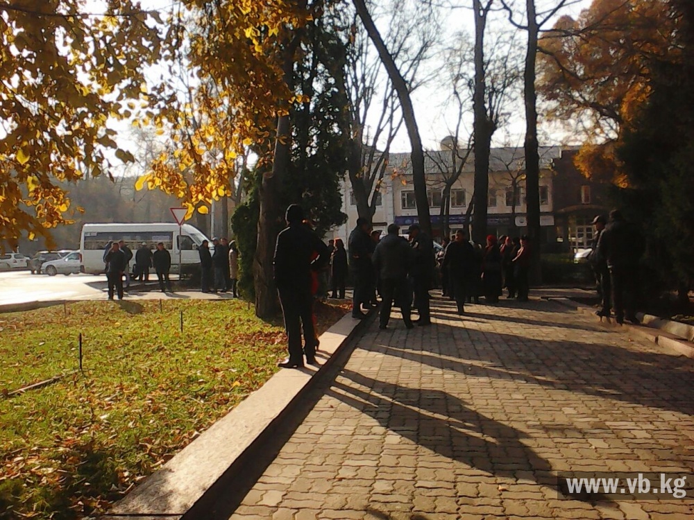 Возле "Белого дома" митингующие намерены требовать трансформации земель