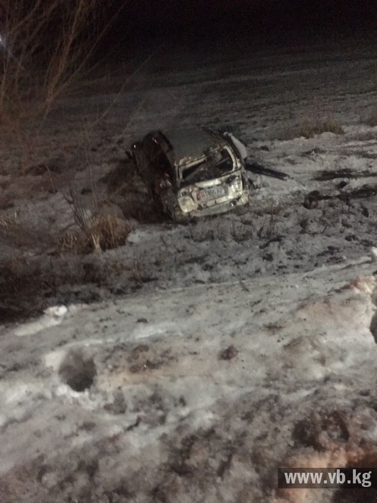 Автомобиль занесло и несколько раз перевернуло на трассе в аэропорт "Манас"