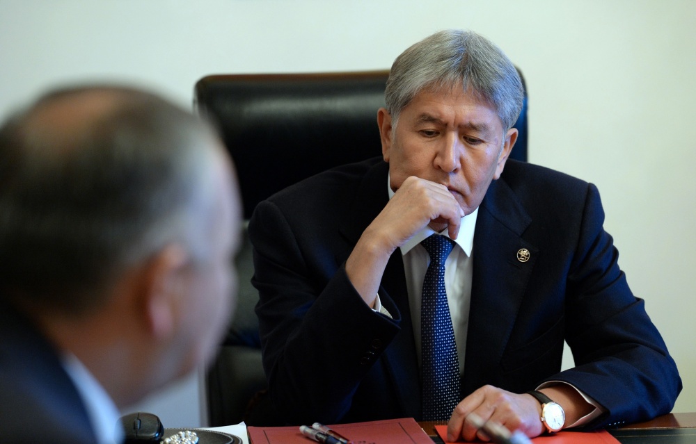 Президент КР принял министра ЧС Боронова в связи с авиакатастрофой