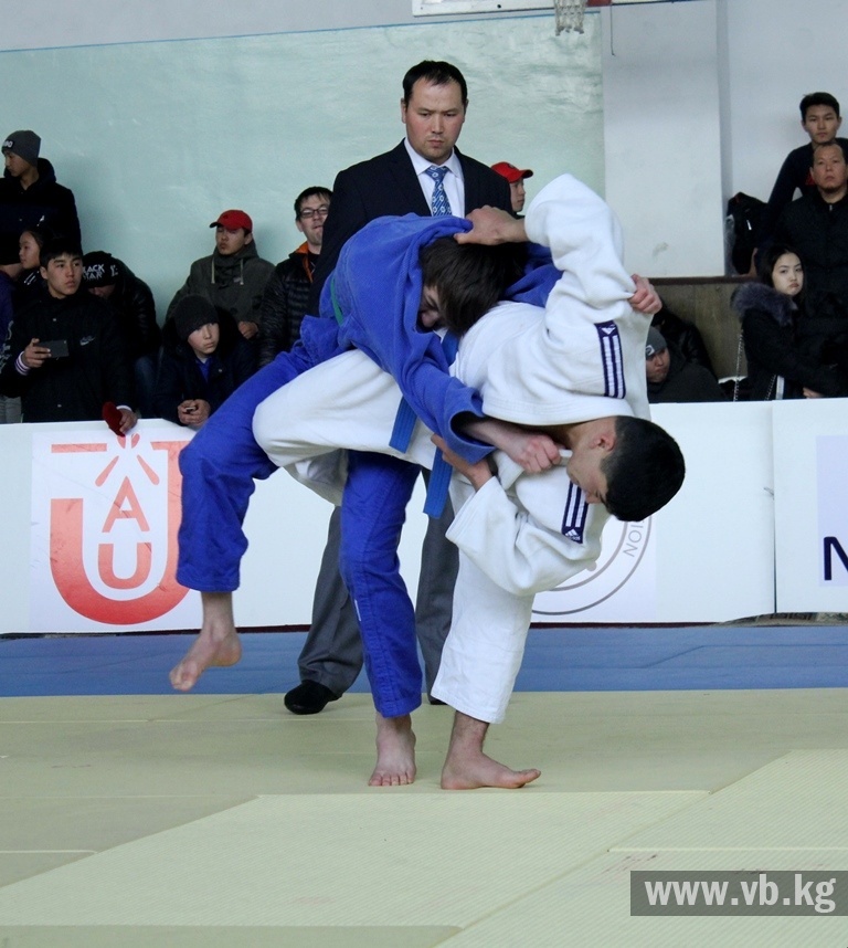 Чемпионат Кыргызстана собрал более 400 юных дзюдоистов в Бишкеке