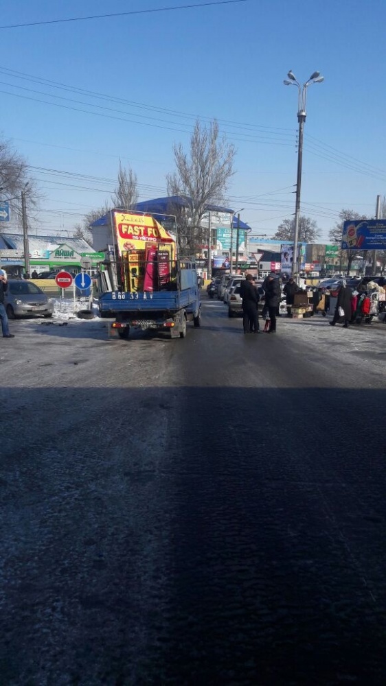 Продолжается чистка города от рекламных конструкций