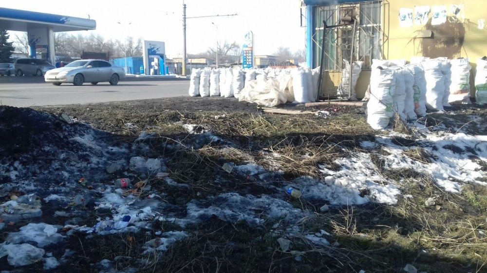 Мэрия оштрафовала предпринимателей и горожан за мусор возле домов