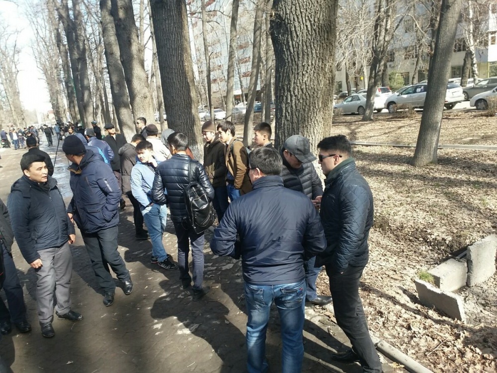 В Бишкеке проходит митинг в поддержку Шыкмаматова и политзаключенных