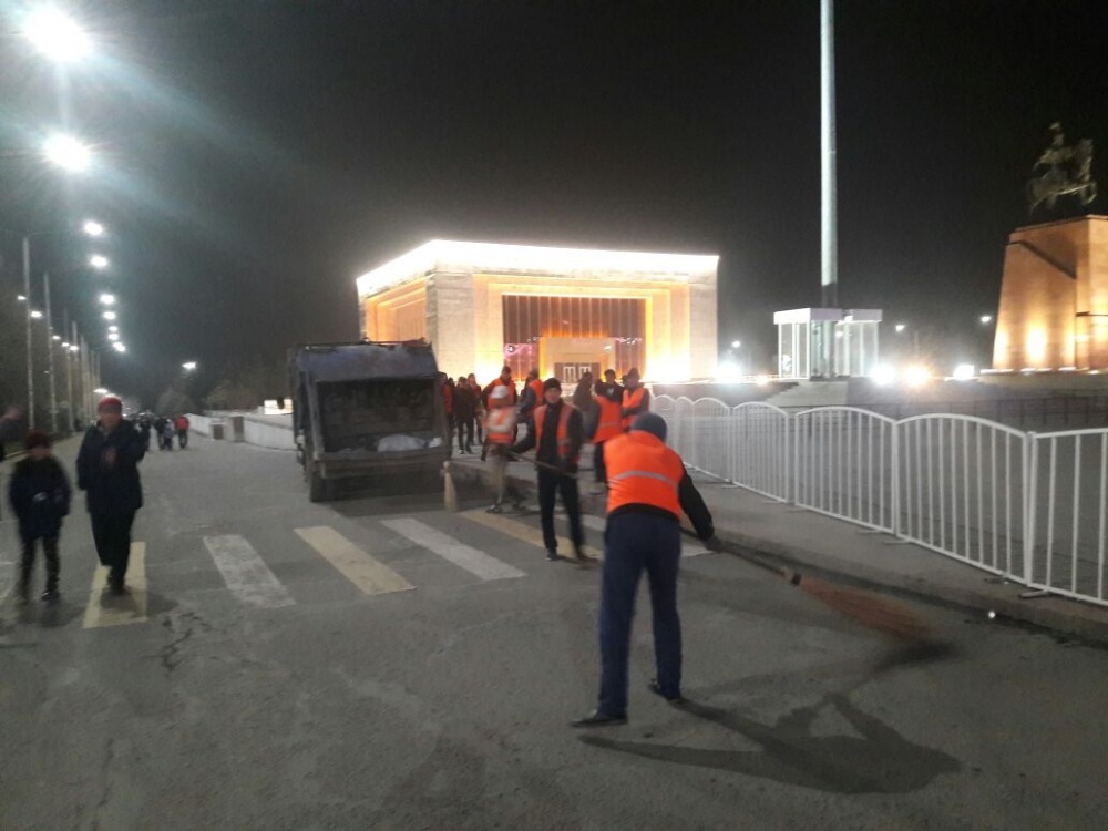 В Бишкеке после празднования Нооруза вывезли более 30 кубометров мусора