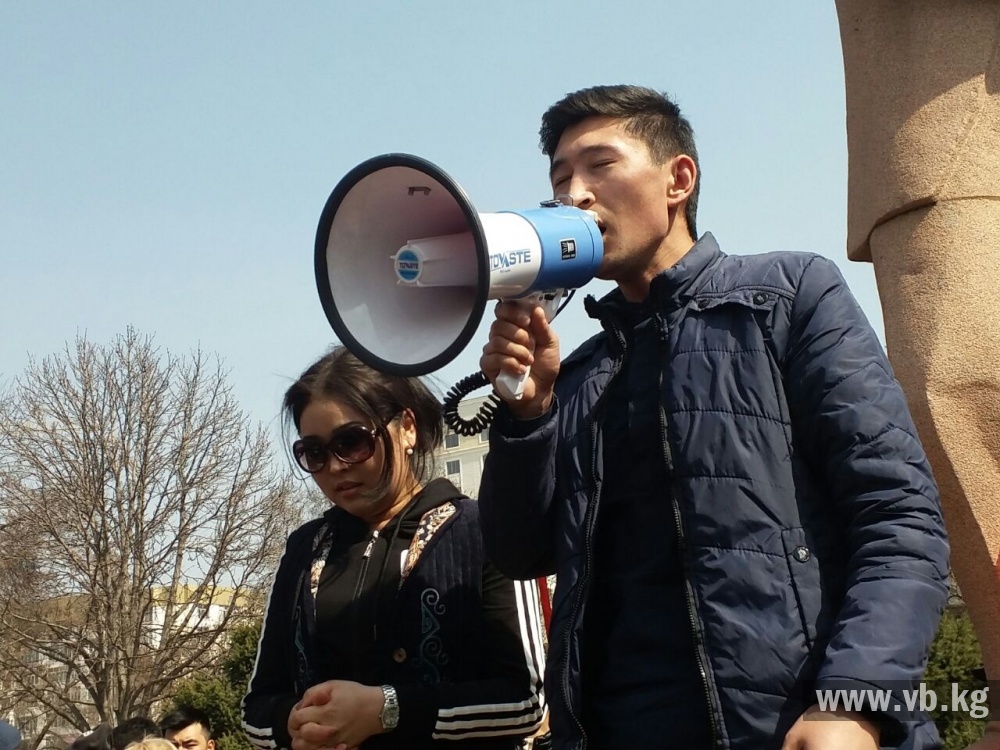Садыр Жапаров вернулся в КР. Митинг его сторонников разогнали