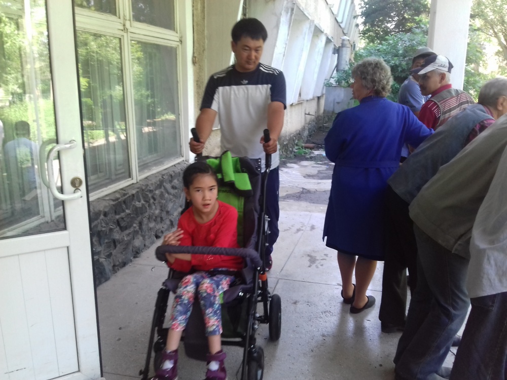 Детям с ДЦП скоро подарят многофункциональные инвалидные коляски