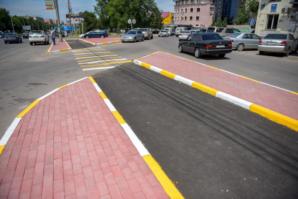 На столичных улицах наносят новые разметки, которые снизят риски ДТП