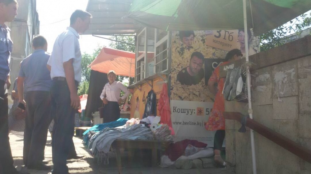 Городские власти вновь пытаются навести порядок вокруг Ошского рынка