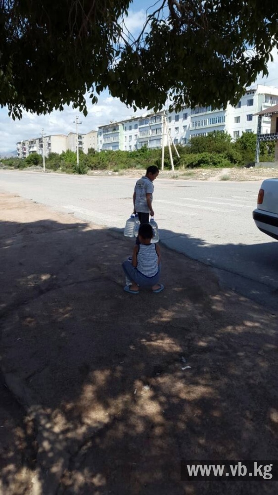 Жители Чолпон-Аты жалуются на грязную воду из крана