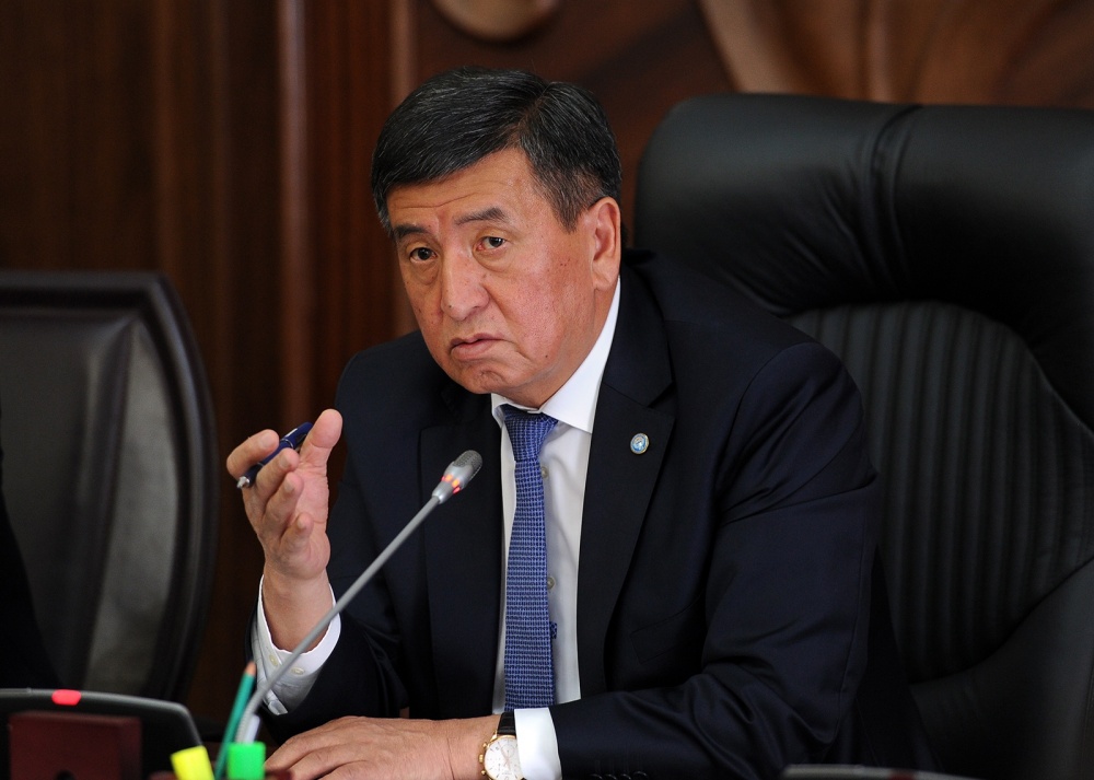 Премьер-министр потребовал навести порядок в аэропортах республики