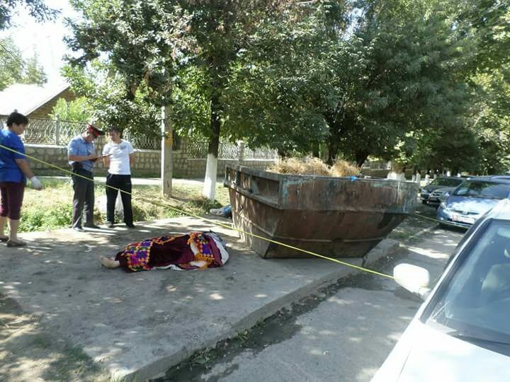 УВД Оша: Обезглавленную женщину нашли сотрудники "Тазалыка" в мусорном баке