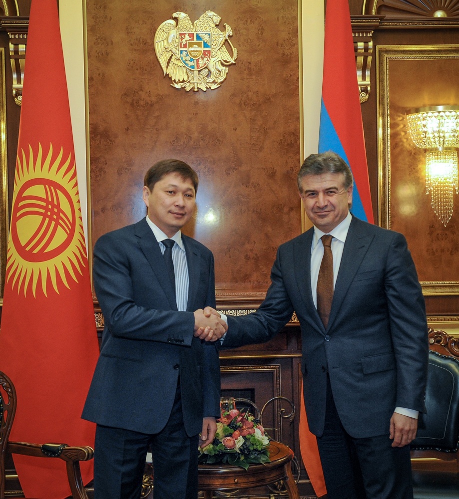 Сапар Исаков встретился с премьер-министром Армении Кареном Карапетяном