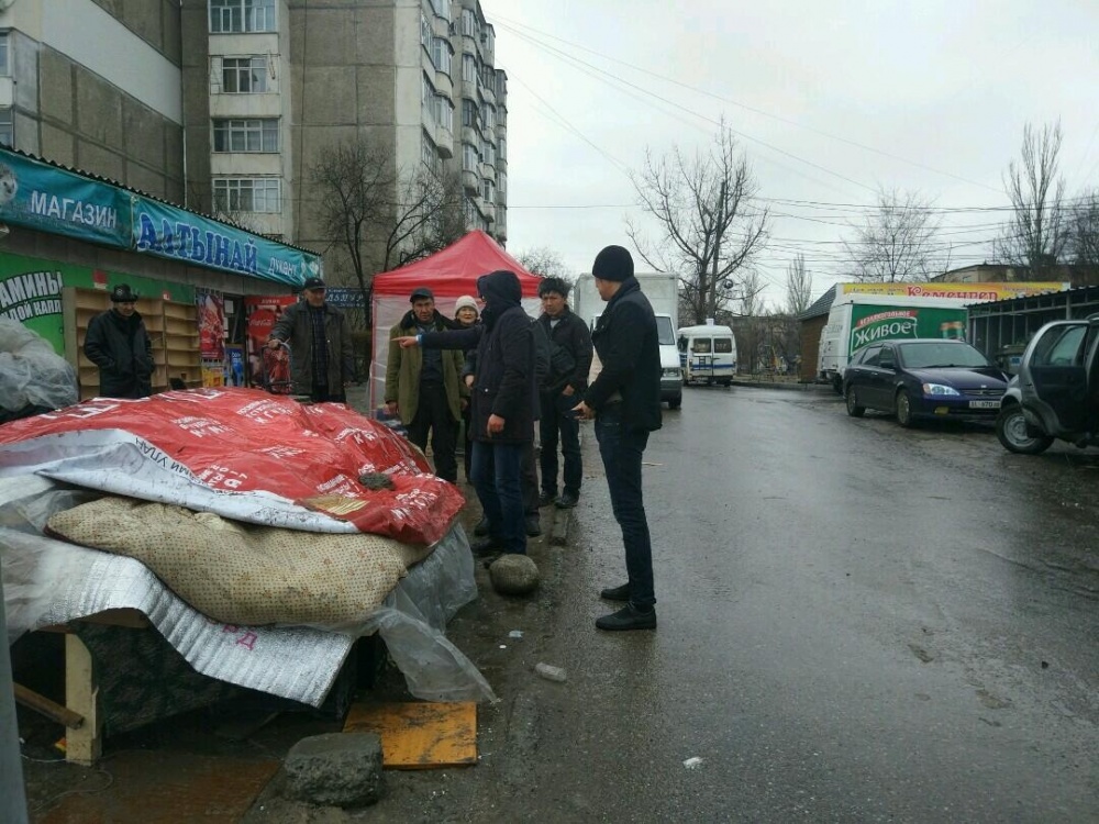 Бишкек избавляется от рекламных конструкций