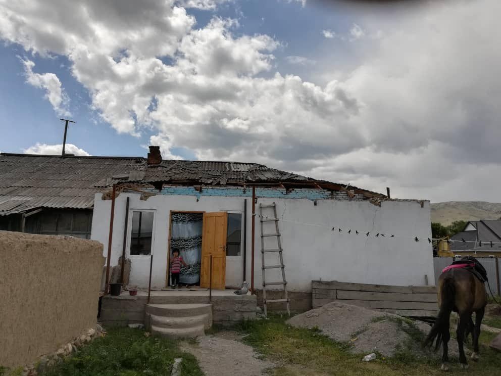 Ветер со смерчем. На Таласский район ночью обрушилась стихия