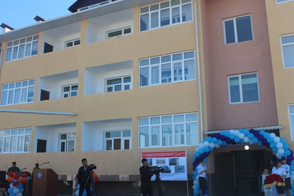 Ала-Букинским пограничникам вручили ключи от квартир
