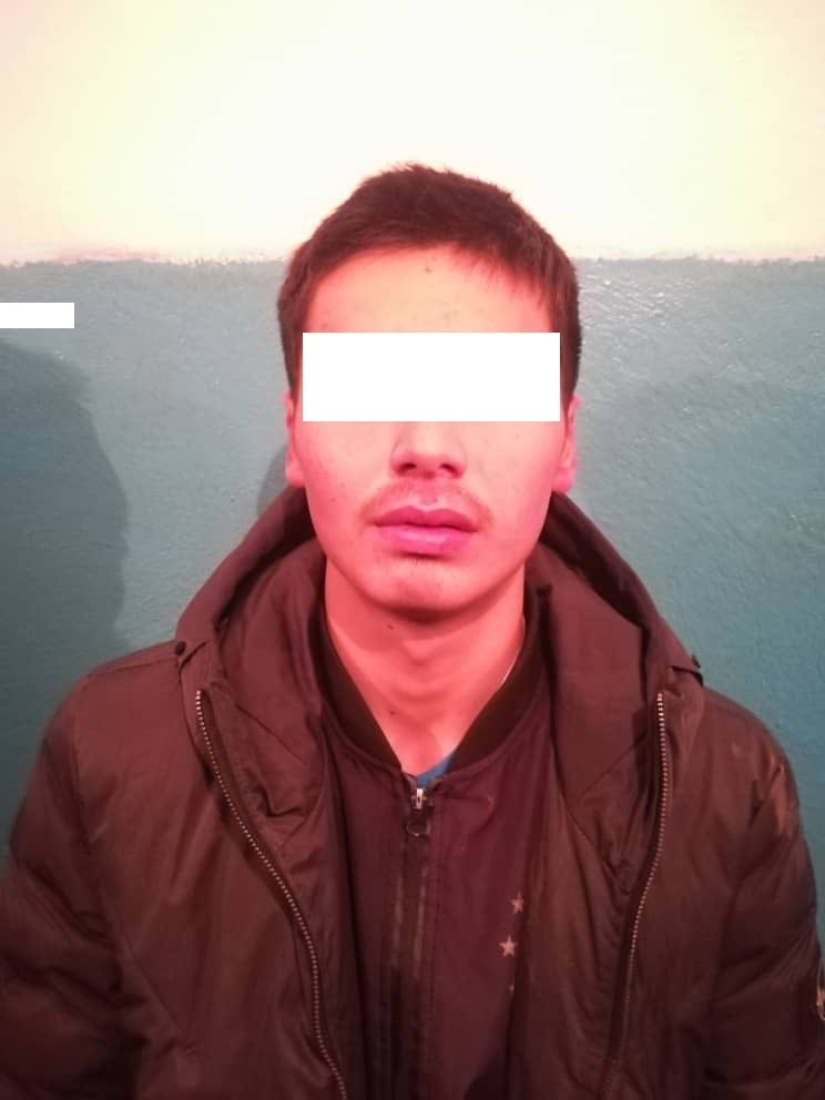 Четверо 18-летних парней с пистолетом напали на мужчину и отобрали телефон