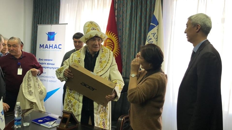 Коллектив ОАО "Международный аэропорт "Манас" попрощался с Эмиром Чукуевым