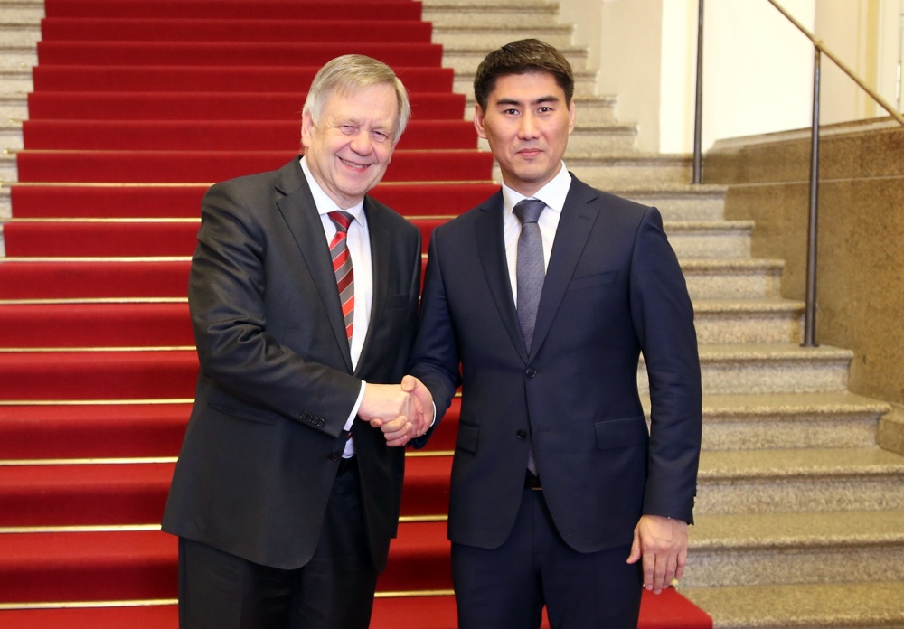 Глава МИД КР встретился с вице-президентом Земельного парламента Баварии