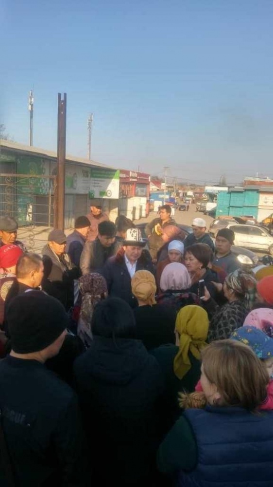 Аким Свердловского района встретился с жителями жилмассива "Келечек"