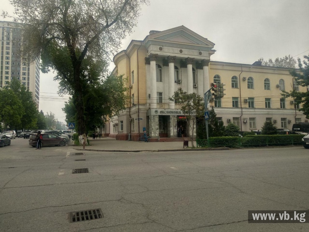 Чекисты оцепили центр Бишкека из-за подозрительного предмета