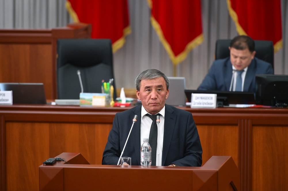 В парламенте обсуждают кандидатов на вакантные посты министров