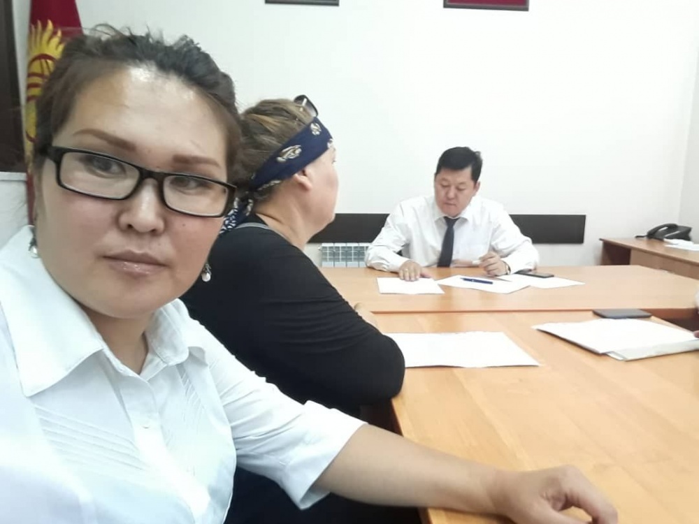Замруководителя аппарата президента пообещал вдовам бесплатную жилплощадь
