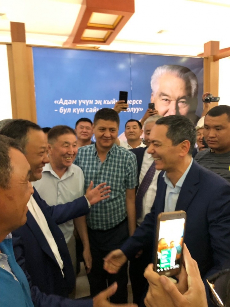 Өмүрбек Бабанов Бишкекке келди (видео)