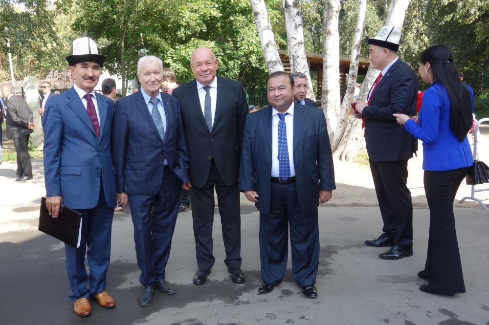 Экс-посол Власов: Эпоха революций в Кыргызстане закончилась