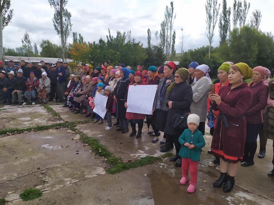 В родовом селе Каната Сагынбаева проходит митинг в его поддержку (фото)