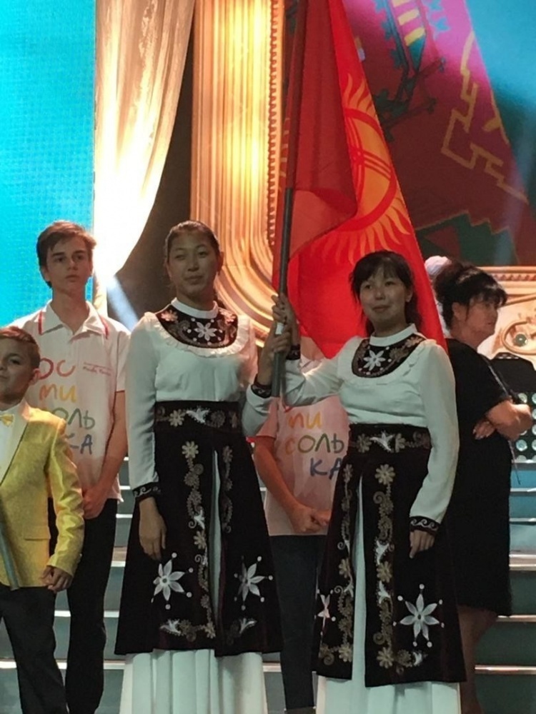 Юные кыргызстанки выступили на фестивале 