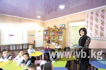 В Бишкеке лучшим воспитателем города признали Чынару Алымкулову