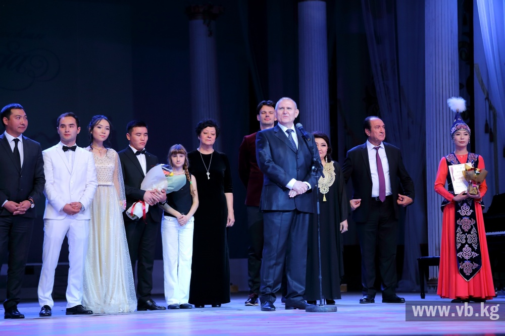 Посол России поздравил победителей конкурса романсов в Бишкеке