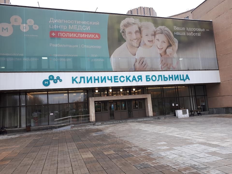 Глава МВД КР в больнице Москвы вручил Курманкулову медаль "Эрдик" (фото)