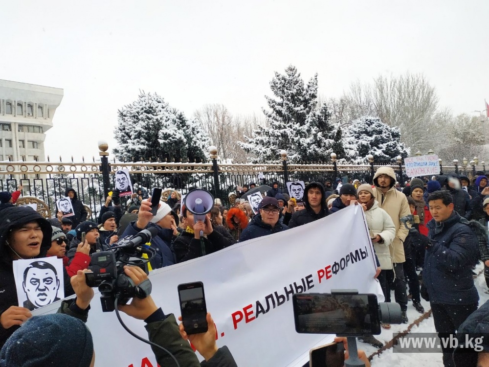 Митинг против коррупции: Новое поколение задавит "элиту"?