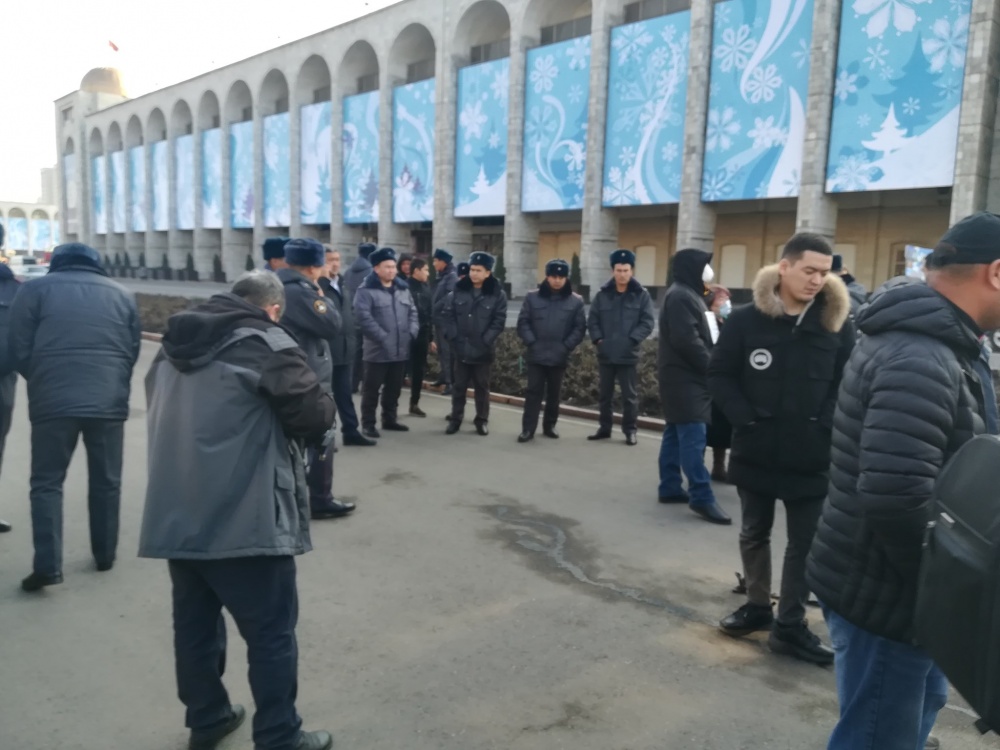 #Бишкексмог. В столице провели мирный митинг