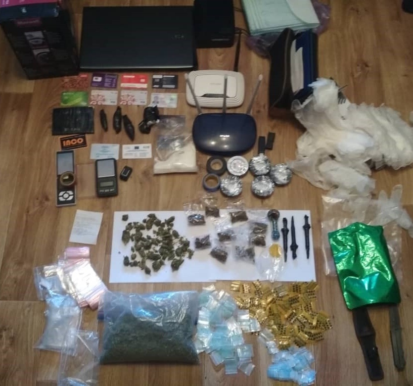 В КР пресечена деятельность интернет-магазина, торговавшего наркотиками