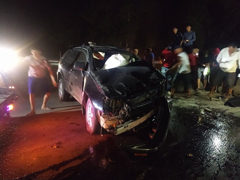 На трассе Бишкек-Кара-Балта Lexus врезался в бетонные блоки