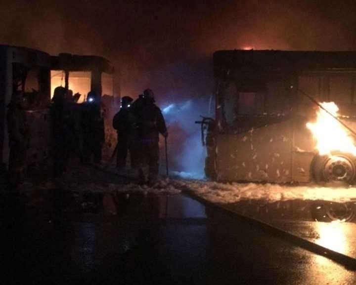 Пожар в автопарке в Рудном / Фото ДЧС Костанайской области