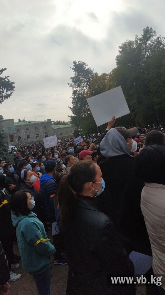 В Бишкеке проходит митинг "Против ОПГ"