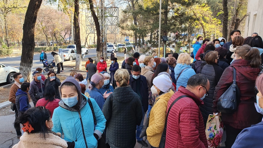 В Бишкеке наркологи вышли на митинг. Просят не ликвидировать Службу