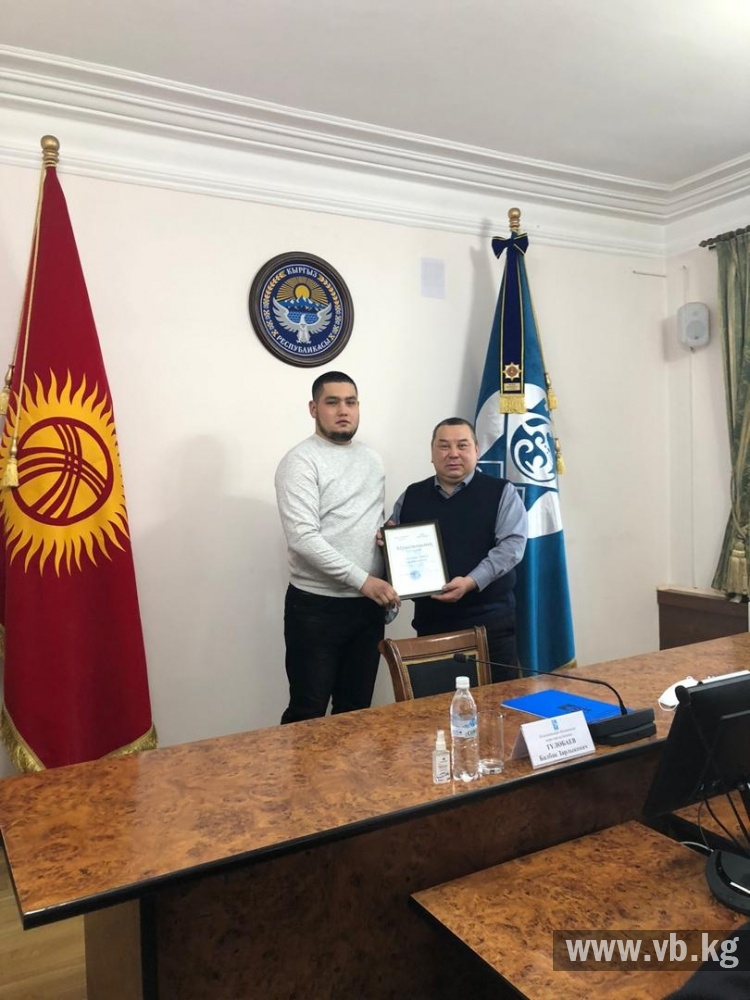 Балбак Тулобаев наградил дружинников (фото)